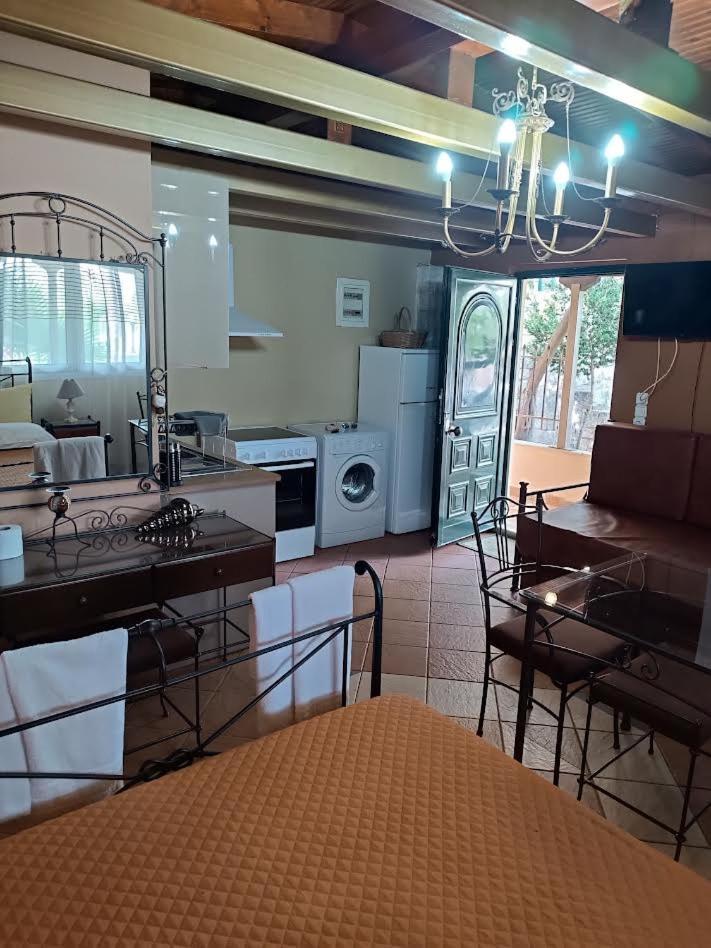 Amfitrion Apartment ยีธิโอ ภายนอก รูปภาพ